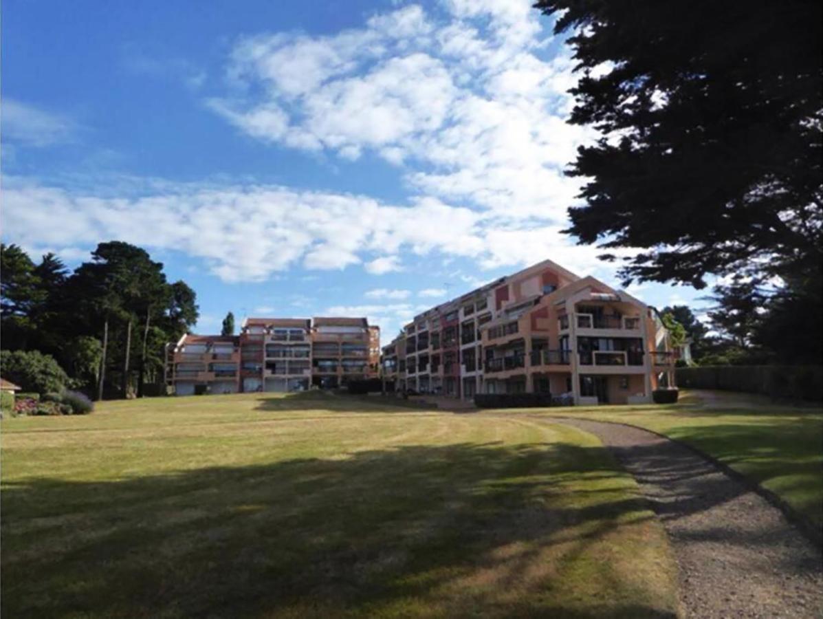 Appartement En Rdc Avec Terrasse Face A La Mer Pornic Exterior photo